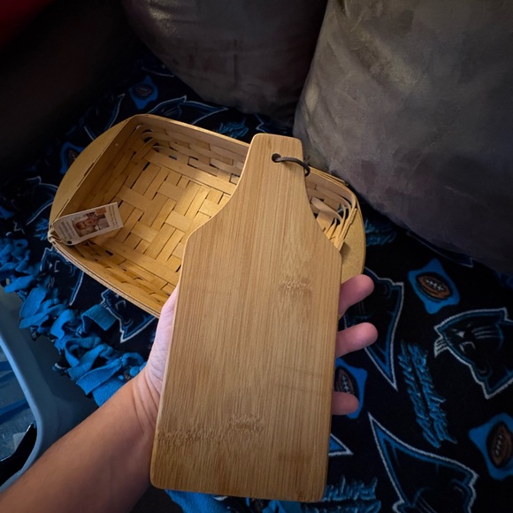 Longaberger Woven Basket With Book, cutting board and small knife - Picture 8 of 14